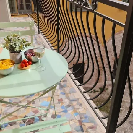 Jean Jaures - Vieux Superbe T2 Ensoleille Avec Grand Balcon * Nizza